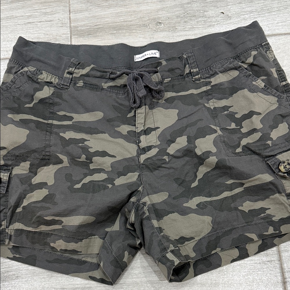 Ladies' Camouflage Cargo Shorts